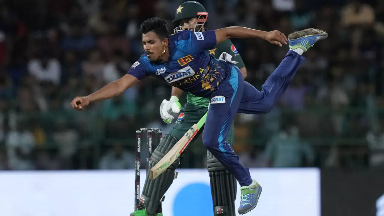 ಸ್ಪಿನ್ನರ್ ಮಹೀಶ್ ತೀಕ್ಷಣಗೆ ಗಾಯದ ಸಮಸ್ಯೆ: ವಿಶ್ವಕಪ್ಗಿಂತ ಮೊದಲು ಶ್ರೀಲಂಕಾಗೆ ಮತ್ತೊಂದು ಹಿನ್ನಡೆ ಸ್ಪಿನ್ನರ್ ಮಹೀಶ್ ತೀಕ್ಷಣಗೆ ಗಾಯದ ಸಮಸ್ಯೆ: ವಿಶ್ವಕಪ್ಗಿಂತ ಮೊದಲು ಶ್ರೀಲಂಕಾಗೆ ಮತ್ತೊಂದು ಹಿನ್ನಡೆ