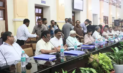 ಸಿಎಂ ಸಮ್ಮುಖದಲ್ಲಿ ವಸತಿ ಇಲಾಖೆ ಪರಿಸ್ಥಿತಿ ಬಿಚ್ಚಿಟ್ಟ ಸಚಿವ ಝಮೀರ್ ಅಹಮದ್