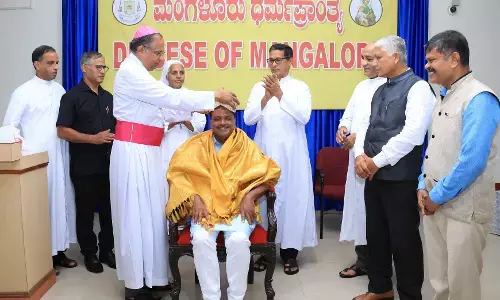 ಮಂಗಳೂರು ಕ್ರೈಸ್ತ ಧರ್ಮಪ್ರಾಂತದಿಂದ ಯು.ಟಿ.ಖಾದರ್ ಗೆ ಸನ್ಮಾನ