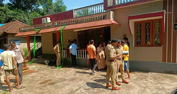 ಮುಲ್ಕಿ: ಮಹಿಳೆಯ ಕರಿಮಣಿ ಸರ ಕಿತ್ತು ಪರಾರಿಯಾದ ದುಷ್ಕರ್ಮಿಗಳು ಮುಲ್ಕಿ: ಮಹಿಳೆಯ ಕರಿಮಣಿ ಸರ ಕಿತ್ತು ಪರಾರಿಯಾದ ದುಷ್ಕರ್ಮಿಗಳು