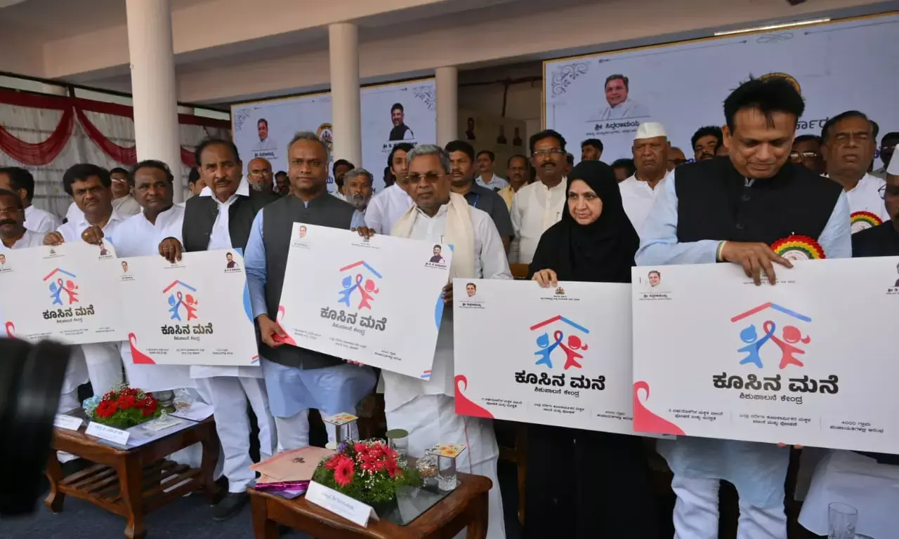 ನರೇಗಾ ಯೋಜನೆಯಡಿ ಕಾರ್ಮಿಕರ ಮಕ್ಕಳಿಗಾಗಿ ಕೂಸಿನ ಮನೆʼ ಯೋಜನೆ: ಕಲಬುರಗಿಯಲ್ಲಿ ಲಾಂಛನ ಅನಾವರಣಗೊಳಿಸಿದ ಸಿದ್ದರಾಮಯ್ಯ