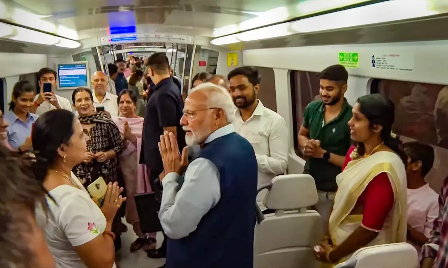 ದೆಹಲಿ ಮೆಟ್ರೋದಲ್ಲಿ ಪ್ರಯಾಣಿಸಿದ ಮೋದಿ