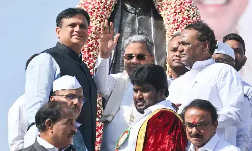 ಕಲಬುರಗಿ | ಕಲ್ಯಾಣ ಕರ್ನಾಟಕ ಉತ್ಸವ: ಸರ್ದಾರ್ ವಲ್ಲಭಭಾಯಿ ಪಟೇಲ್ ಪ್ರತಿಮೆಗೆ ಸಿಎಂ ಮಾಲಾರ್ಪಣೆ