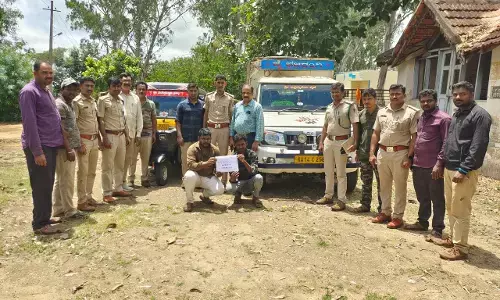 ಶಿವಮೊಗ್ಗ | ಅಕ್ರಮವಾಗಿ ಸಾಗುವಾನಿ ಮರ‌ ಸಾಗಣೆ: ಇಬ್ಬರು ಆರೋಪಿಗಳ ಬಂಧನ, ಮೂವರು  ಪರಾರಿ