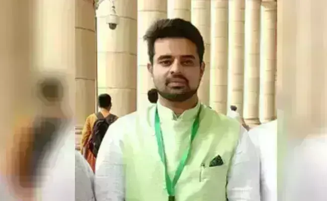 ಪ್ರಜ್ವಲ್‌ ರೇವಣ್ಣ ಅನರ್ಹ ಆದೇಶಕ್ಕೆ ಸುಪ್ರೀಂಕೋರ್ಟ್ ಮಧ್ಯಂತರ ತಡೆ