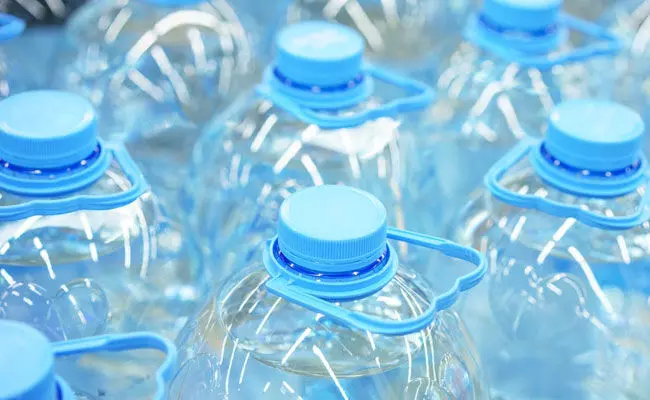 ಸರಕಾರಿ ಸಭೆ-ಸಮಾರಂಭಗಳಲ್ಲಿ ಪ್ಲಾಸ್ಟಿಕ್ ಬಾಟಲ್ ನೀರು ಬಳಕೆ ನಿಷೇಧಿಸಿದ ರಾಜ್ಯ ಸರಕಾರ ಸರಕಾರಿ ಸಭೆ-ಸಮಾರಂಭಗಳಲ್ಲಿ ಪ್ಲಾಸ್ಟಿಕ್ ಬಾಟಲ್ ನೀರು ಬಳಕೆ ನಿಷೇಧಿಸಿದ ರಾಜ್ಯ ಸರಕಾರ