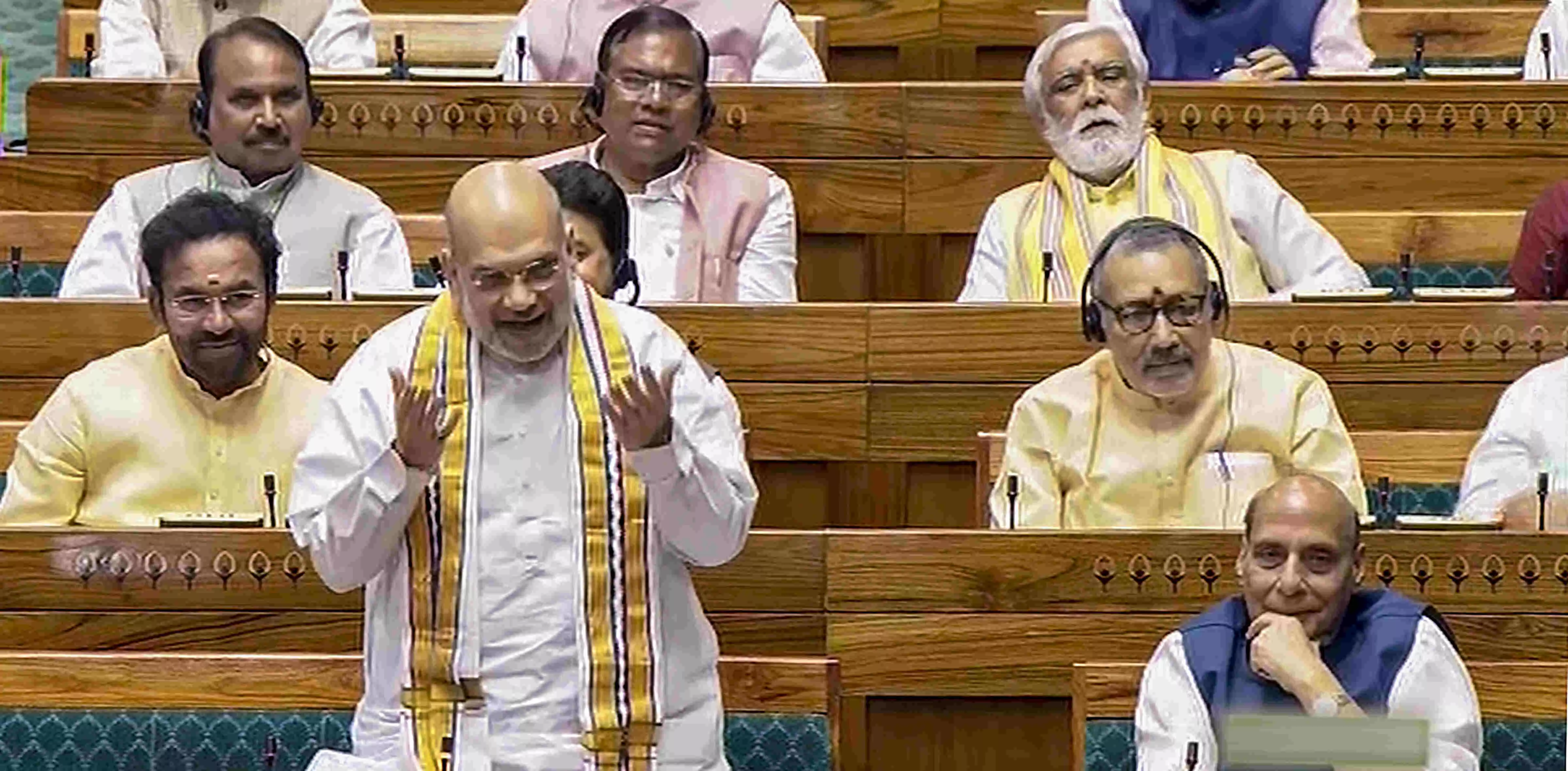 ಸಂಸತ್ತಿನಲ್ಲಿ ನಿಮ್ಮ ವಯಸ್ಸನ್ನಾದರೂ ತೊಡಗಿಸಿ: ತೃಣಮೂಲ ಸಂಸದರನ್ನು ಲೇವಡಿ ಮಾಡಿದ ಅಮಿತ್ ಶಾ ಸಂಸತ್ತಿನಲ್ಲಿ ನಿಮ್ಮ ವಯಸ್ಸನ್ನಾದರೂ ತೊಡಗಿಸಿ: ತೃಣಮೂಲ ಸಂಸದರನ್ನು ಲೇವಡಿ ಮಾಡಿದ ಅಮಿತ್ ಶಾ