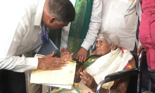 ಚೈತ್ರಾ ವಂಚನೆ ಪ್ರಕರಣದಲ್ಲಿ ಹೆಸರು ದುರ್ಬಳಕೆ: ಪೊಲೀಸ್ ಆಯುಕ್ತರಿಗೆ ಸಾಲು ಮರದ ತಿಮ್ಮಕ್ಕ ದೂರು