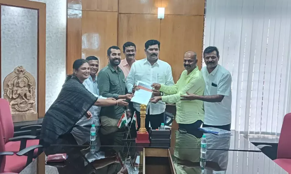 ಮಡಿಕೇರಿ ದಸರಾ ಸಮಿತಿ ನಿಯೋಗದಿಂದ ಸಚಿವರ ಭೇಟಿ