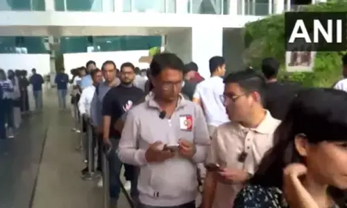 ದೇಶಾದ್ಯಂತ ಐಫೋನ್ 15 ಬಿಡುಗಡೆ: ಮುಂಬೈ, ದಿಲ್ಲಿ ಆ್ಯಪಲ್ ಮಳಿಗೆಗಳ ಮುಂದೆ ಖರೀದಿಗೆ ಮುಗಿಬಿದ್ದ ಗ್ರಾಹಕರು