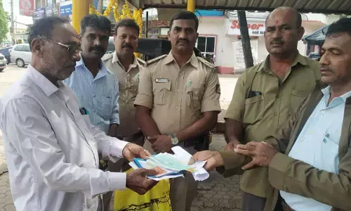 ಮಣಿಪಾಲ: 7 ಲಕ್ಷ ರೂ. ಮೊತ್ತದ ಚೆಕ್ ಮರಳಿಸಿ ಪ್ರಾಮಾಣಿಕತೆ ಮೆರೆದ ರಿಕ್ಷಾ ಚಾಲಕ