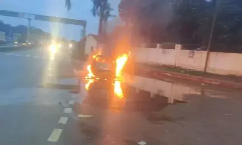 ದೊಡ್ಡಬಳ್ಳಾಪುರ | ಗೋ ಮಾಂಸ ಸಾಗಾಟ ಆರೋಪ: ಶ್ರೀರಾಮ ಸೇನೆಯಿಂದ ಕಾರಿಗೆ ಬೆಂಕಿ