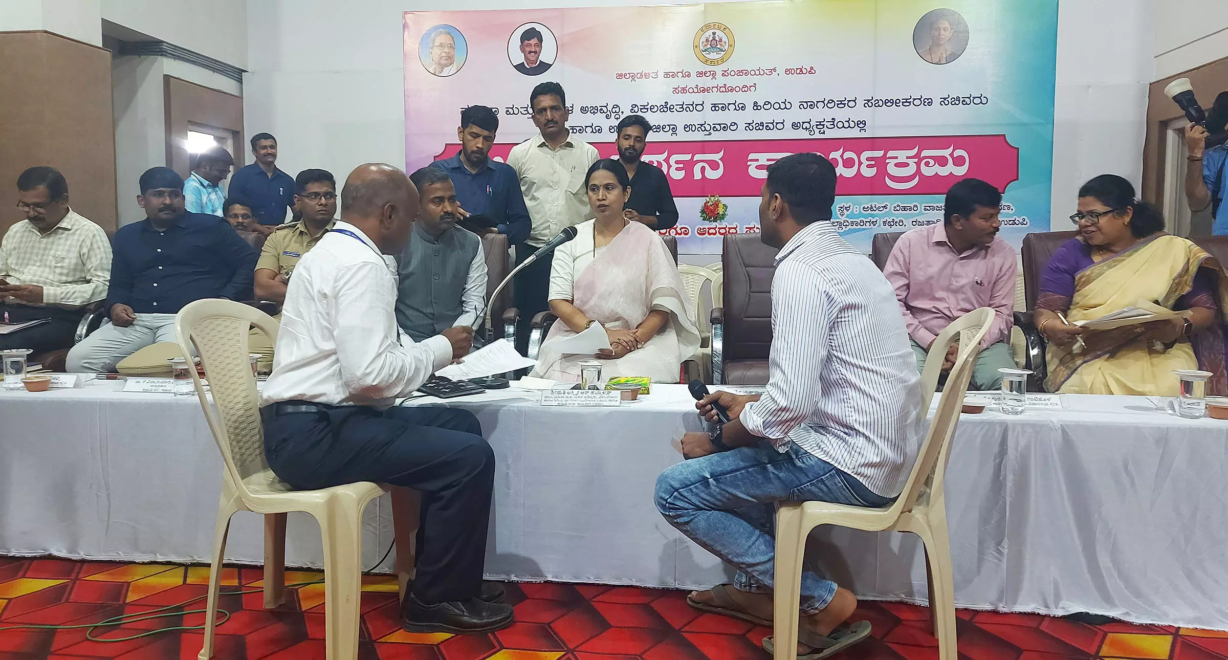 ಕಾಟಾಚಾರದ ಜನತಾ ದರ್ಶನ ಆಗಲು ಬಿಡಲ್ಲ: ಸಚಿವೆ ಲಕ್ಷ್ಮೀ ಹೆಬ್ಬಾಳ್ಕರ್ ಕಾಟಾಚಾರದ ಜನತಾ ದರ್ಶನ ಆಗಲು ಬಿಡಲ್ಲ: ಸಚಿವೆ ಲಕ್ಷ್ಮೀ ಹೆಬ್ಬಾಳ್ಕರ್