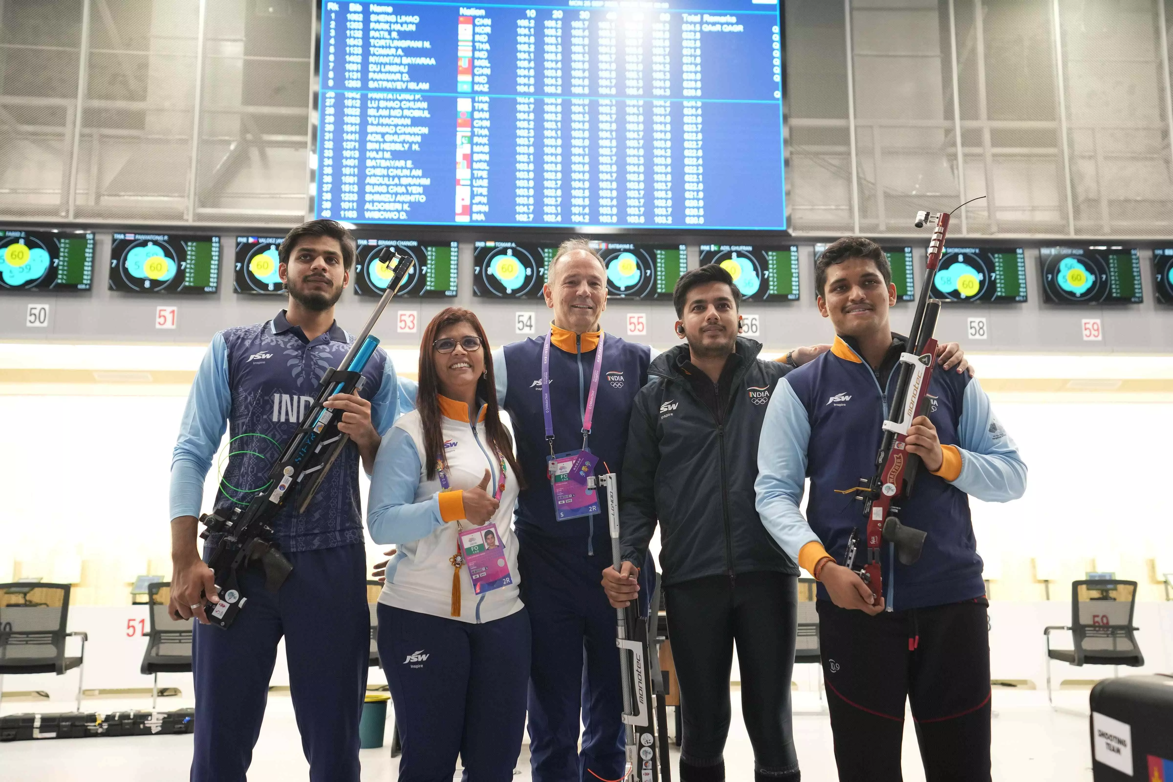 ವಿಶ್ವ ದಾಖಲೆಯೊಂದಿಗೆ ಭಾರತದ ಚಿನ್ನದ ಖಾತೆ ತೆರೆದ ಶೂಟರ್ ಗಳು