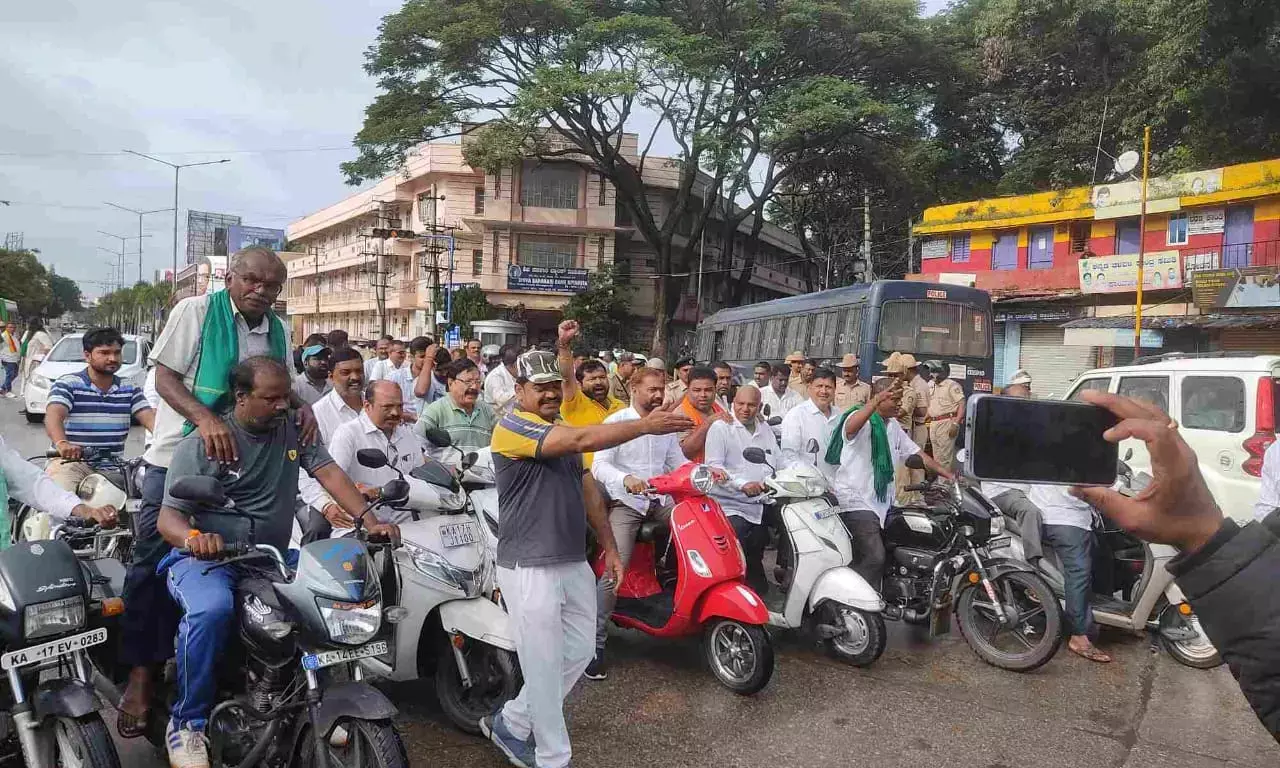 ಭದ್ರಾ ನೀರು ಹರಿಸುವಂತೆ ಒತ್ತಾಯ: ದಾವಣಗೆರೆ ಬಂದ್ ಗೆ ಮಿಶ್ರ ಪ್ರತಿಕ್ರಿಯೆ
