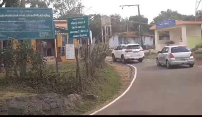 ಬೆಂಗಳೂರು ಬಂದ್ | ತಮಿಳುನಾಡು ವಾಹನಗಳಿಗೆ ಗಡಿಯಲ್ಲಿ ನಿರ್ಬಂಧ ಬೆಂಗಳೂರು ಬಂದ್ | ತಮಿಳುನಾಡು ವಾಹನಗಳಿಗೆ ಗಡಿಯಲ್ಲಿ ನಿರ್ಬಂಧ