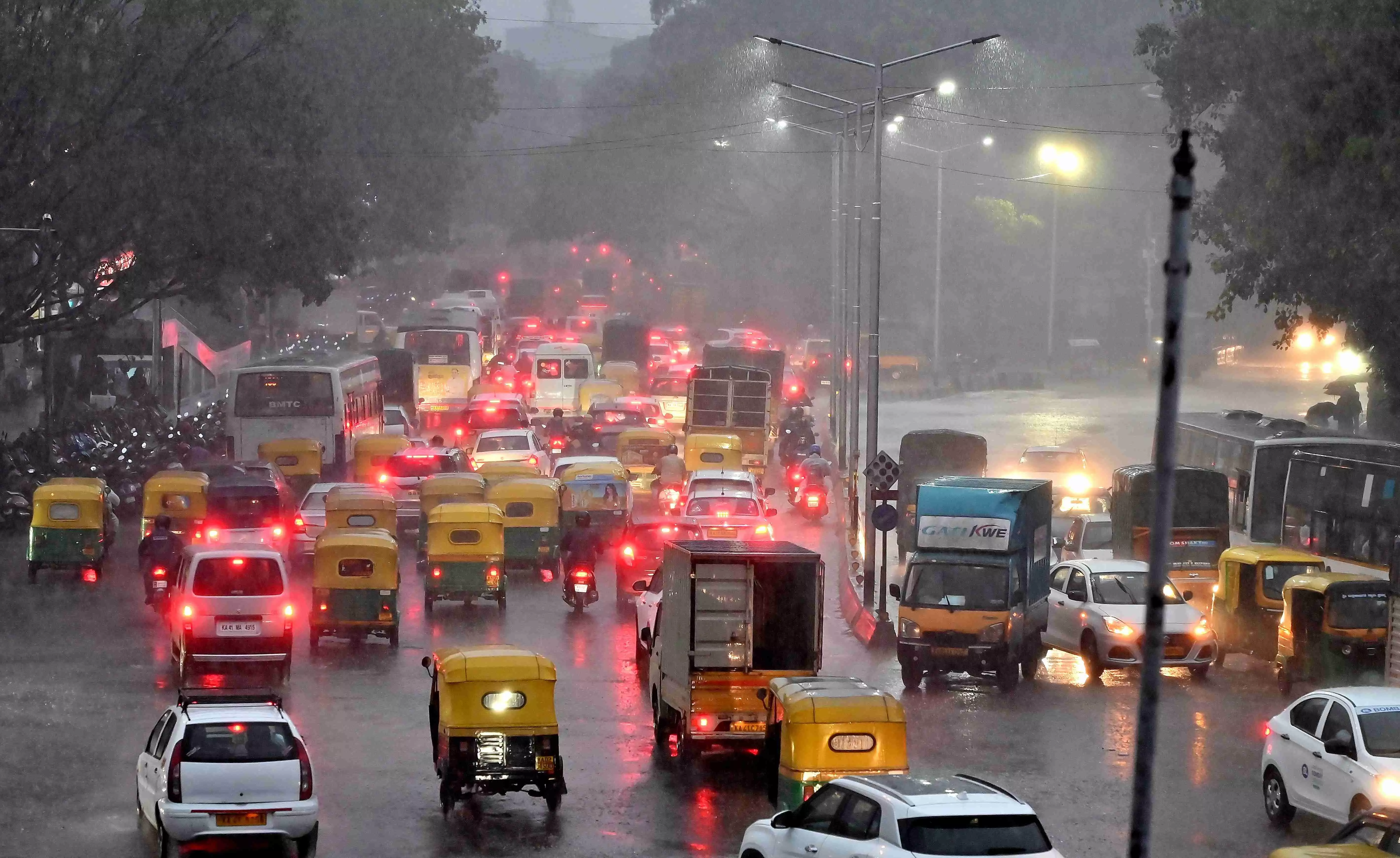 ರಾಜ್ಯದಲ್ಲಿ ಮುಂದಿನ 2 ದಿನ ಉತ್ತಮ ಮಳೆ ಸಾಧ್ಯತೆ: ಹವಾಮಾನ ಇಲಾಖೆ ಮುನ್ಸೂಚನೆ ರಾಜ್ಯದಲ್ಲಿ ಮುಂದಿನ 2 ದಿನ ಉತ್ತಮ ಮಳೆ ಸಾಧ್ಯತೆ: ಹವಾಮಾನ ಇಲಾಖೆ ಮುನ್ಸೂಚನೆ