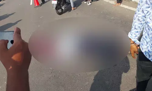 ರಸ್ತೆ ವಿಭಜಕಕ್ಕೆ ಬೈಕ್ ಢಿಕ್ಕಿ: ಸ್ಥಳದಲ್ಲೇ ಇಬ್ಬರು ವಿದ್ಯಾರ್ಥಿಗಳು ಮೃತ್ಯು