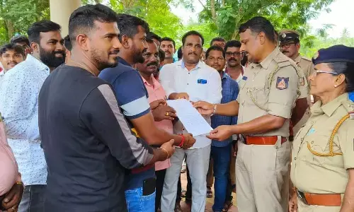 ಹೊಸ ನಿಯಮಾವಳಿ ವಿರೋಧಿಸಿ ಲಾರಿ ಮಾಲಕ, ಚಾಲಕರಿಂದ ಕಾಲ್ನಡಿಗೆ ಜಾಥ