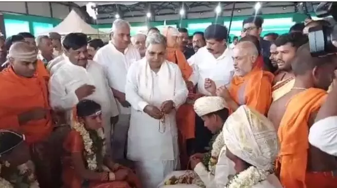 ವ್ಯವಸಾಯಕ್ಕೆಂದು ಸಾಲ ಮಾಡಿ ಮದುವೆ ಮಾಡುವುದನ್ನು ನಿಲ್ಲಿಸಿ: ಮುಖ್ಯಮಂತ್ರಿ ಸಿದ್ದರಾಮಯ್ಯ ವ್ಯವಸಾಯಕ್ಕೆಂದು ಸಾಲ ಮಾಡಿ ಮದುವೆ ಮಾಡುವುದನ್ನು ನಿಲ್ಲಿಸಿ: ಮುಖ್ಯಮಂತ್ರಿ ಸಿದ್ದರಾಮಯ್ಯ