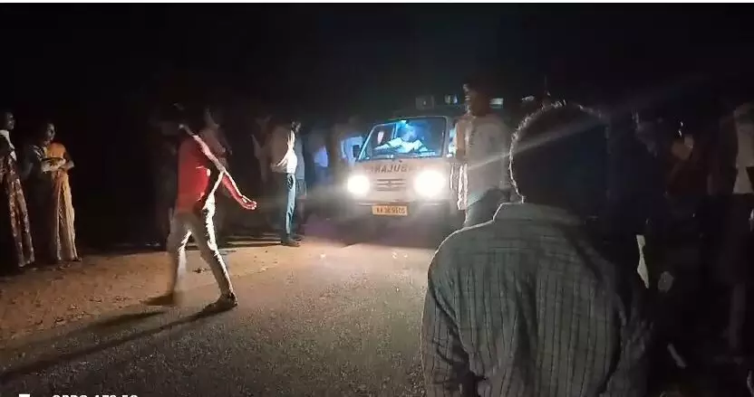 ಪಾವಗಡ | ಎರಡು ಬೈಕ್ ಗಳು ಮುಖಾಮುಖಿ ಢಿಕ್ಕಿ: ಜಾತ್ರೋತ್ಸವದಿಂದ ಹಿಂದಿರುಗುತ್ತಿದ್ದ ಮೂವರು ಮೃತ್ಯು ಪಾವಗಡ | ಎರಡು ಬೈಕ್ ಗಳು ಮುಖಾಮುಖಿ ಢಿಕ್ಕಿ: ಜಾತ್ರೋತ್ಸವದಿಂದ ಹಿಂದಿರುಗುತ್ತಿದ್ದ ಮೂವರು ಮೃತ್ಯು