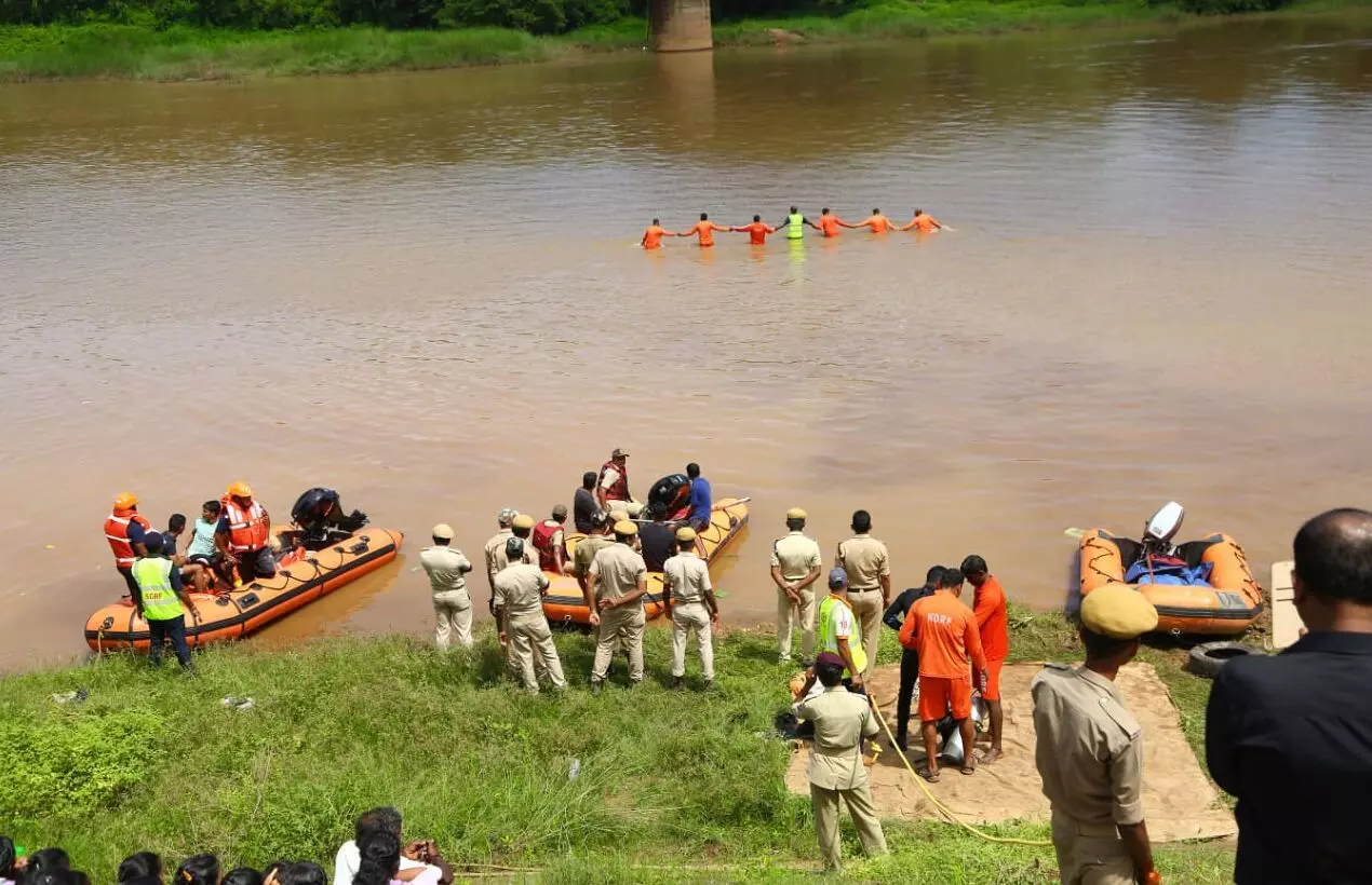ಉಪ್ಪಿನಂಗಡಿ: ವಿಪತ್ತು ನಿರ್ವಹಣಾ ತಂಡಗಳಿಂದ ಅಣಕು ಕಾರ್ಯಾಚರಣೆ ಉಪ್ಪಿನಂಗಡಿ: ವಿಪತ್ತು ನಿರ್ವಹಣಾ ತಂಡಗಳಿಂದ ಅಣಕು ಕಾರ್ಯಾಚರಣೆ