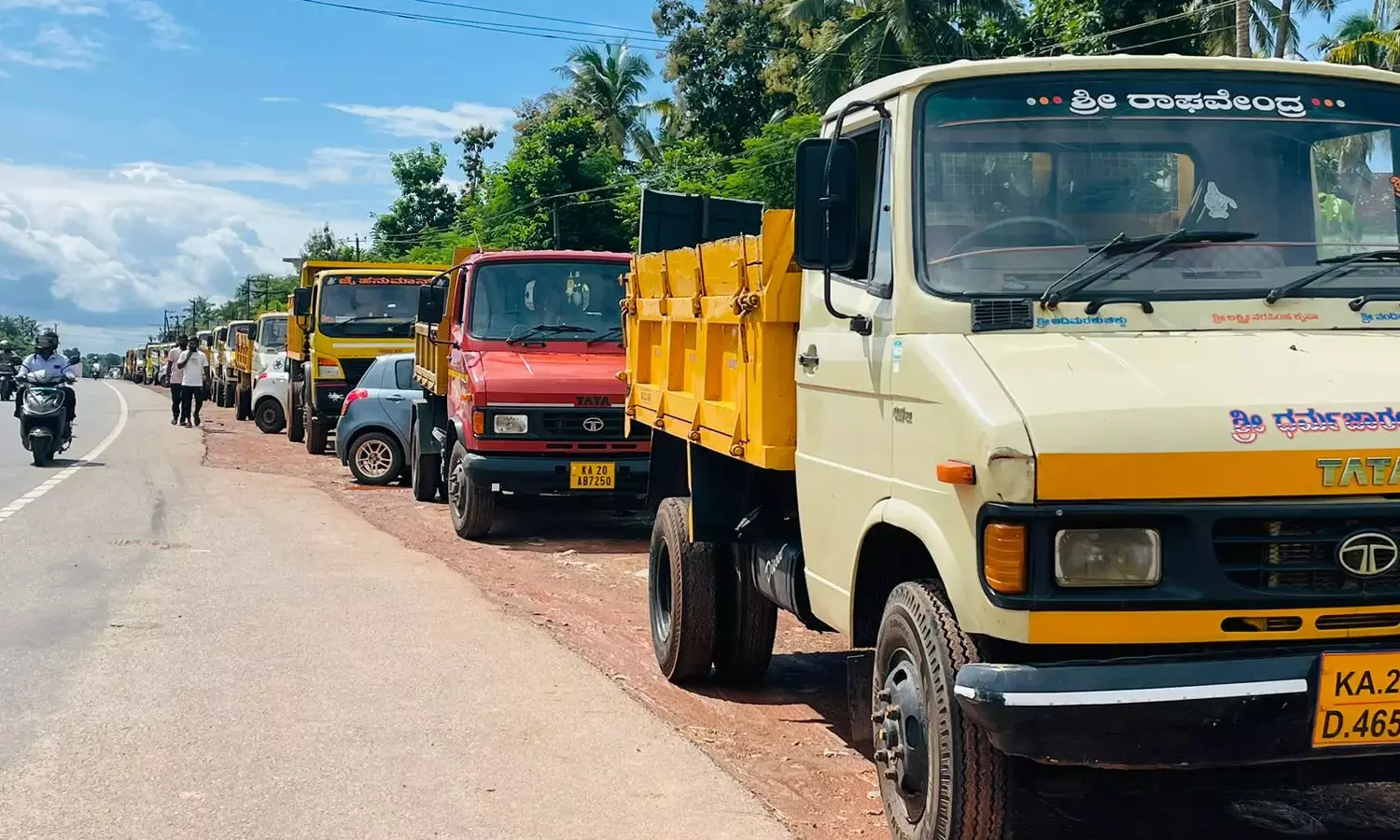 ಉಡುಪಿ: ಕಟ್ಟಡ ಸಾಮಗ್ರಿ ಸಾಗಾಟ ಲಾರಿ, ಟೆಂಪೊಗಳ ಅನಿರ್ದಿಷ್ಟಾವಧಿ ಮುಷ್ಕರ ಪ್ರಾರಂಭ
