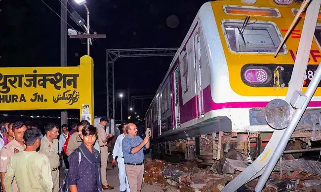 ಉತ್ತರ ಪ್ರದೇಶ: ಪ್ಲಾಟ್‌ಫಾರ್ಮ್‌ಗೆ ನುಗ್ಗಿದ ರೈಲು; ತಪ್ಪಿದ ಅನಾಹುತ