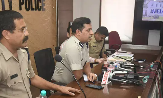 ಮಂಗಳೂರು: ಸಮಯ ಪರಿಪಾಲನೆ ಕ್ರಮಬದ್ಧ, ಬಸ್‌ ನಿಲ್ದಾಣಗಳ ನಿರ್ಮಾಣ ತಿಂಗಳೊಳಗೆ ಕ್ರಮಕ್ಕೆ ಪೊಲೀಸ್ ಆಯುಕ್ತರ ನಿರ್ದೇಶನ