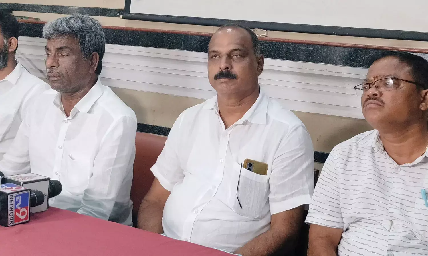 3-4 ದಿನದೊಳಗೆ ಮರಳು, ಲಾರಿ ಮಾಲಕರ ಸಮಸ್ಯೆ ಬಗೆಹರಿಸಿ, ಇಲ್ಲದಿದ್ದರೆ 6 ಶಾಸಕರಿಂದ ಡಿಸಿ ಕಚೇರಿ ಎದುರು ಧರಣಿ: ಕೋಟ ಎಚ್ಚರಿಕೆ