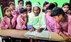 92ರ ಹರೆಯದಲ್ಲಿ ಓದಲು ಕಲಿತು ಸಮಾಜಕ್ಕೆ ಪ್ರೇರಣೆಯಾದ ಖಾನ್ ಚಾಚಿ