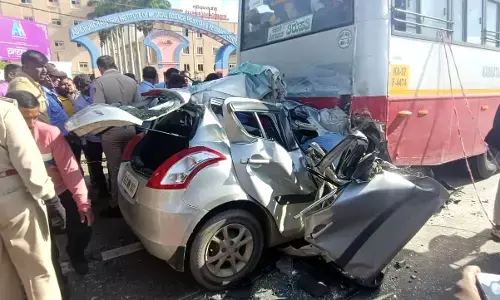 ಮಂಡ್ಯ | ನಿಲ್ಲಿಸಿದ್ದ ಬಸ್ಸಿಗೆ ಕಾರು ಢಿಕ್ಕಿ: ನಾಲ್ವರು ಮೃತ್ಯು