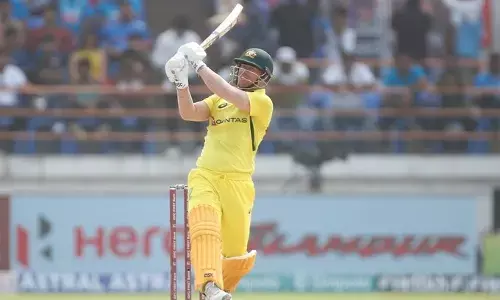 ಭಾರತಕ್ಕೆ 353 ರನ್ ಗಳ ಕಠಿಣ ಸವಾಲು ನೀಡಿದ ಆಸ್ಟ್ರೇಲಿಯಾ