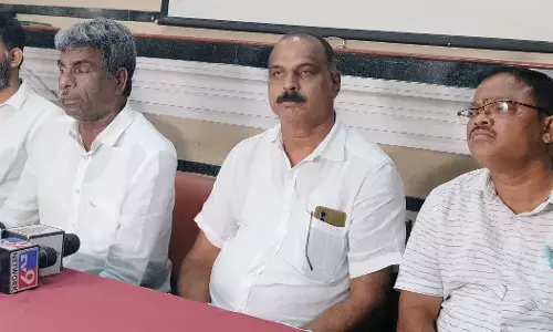 3-4 ದಿನದೊಳಗೆ ಮರಳು, ಲಾರಿ ಮಾಲಕರ ಸಮಸ್ಯೆ ಬಗೆಹರಿಸಿ, ಇಲ್ಲದಿದ್ದರೆ 6 ಶಾಸಕರಿಂದ ಡಿಸಿ ಕಚೇರಿ ಎದುರು ಧರಣಿ: ಕೋಟ ಎಚ್ಚರಿಕೆ