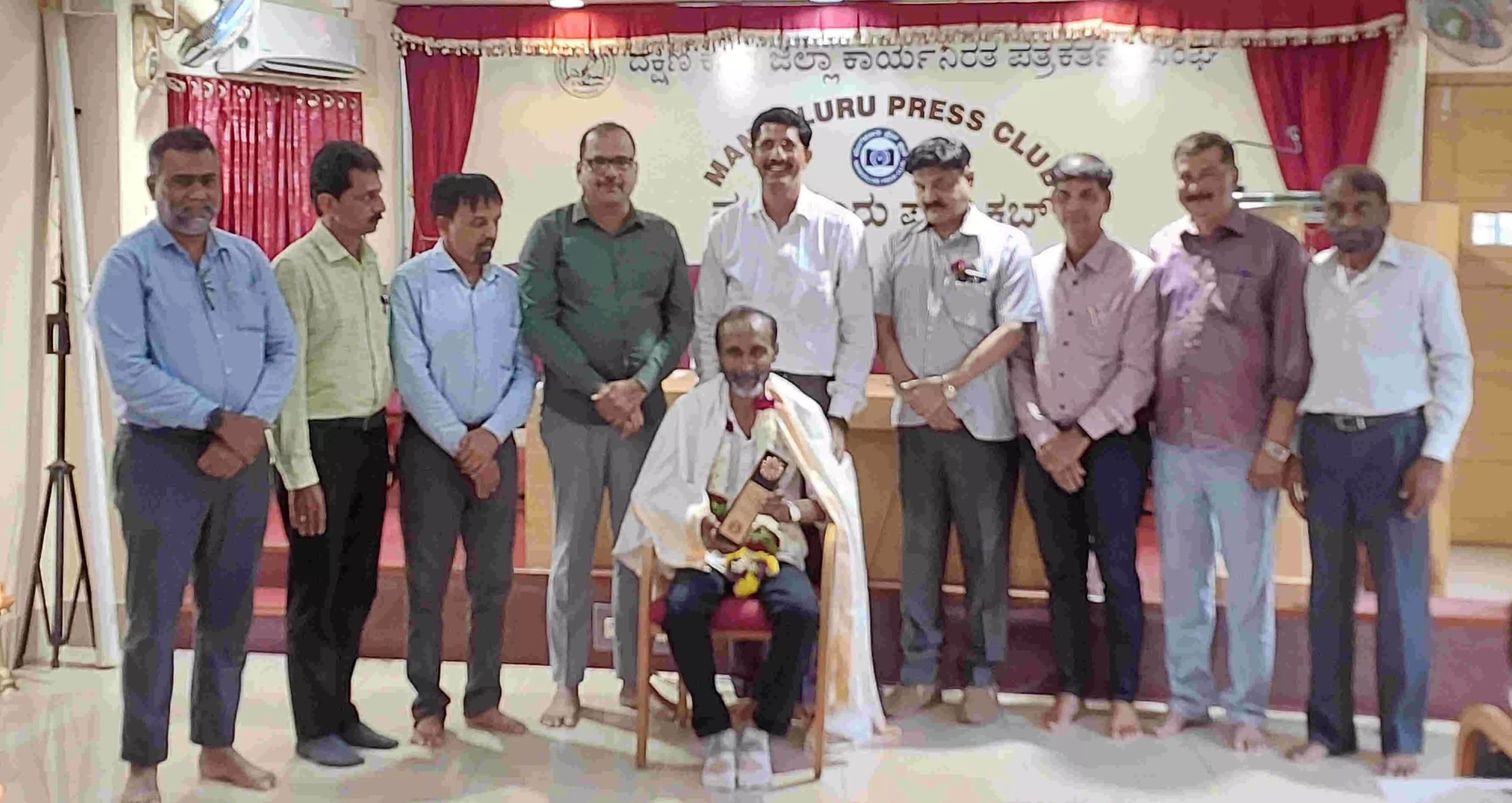 ರಂಗಭೂಮಿಯಲ್ಲಿ ಏಕತಾನತೆಗೆ ಎಂದೂ ಶರಣಾಗಲಾರೆ: ವಿಜಯ ಕುಮಾರ್ ಕೊಡಿಯಾಲ್ ಬೈಲ್ ರಂಗಭೂಮಿಯಲ್ಲಿ ಏಕತಾನತೆಗೆ ಎಂದೂ ಶರಣಾಗಲಾರೆ: ವಿಜಯ ಕುಮಾರ್ ಕೊಡಿಯಾಲ್ ಬೈಲ್