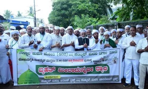 ಉಳ್ಳಾಲ ದರ್ಗಾ ಸಮಿತಿಯಿಂದ ಮೀಲಾದ್ ಸ್ವಲಾತ್ ಮೆರವಣಿಗೆ