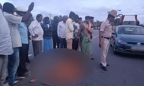 ಲಾರಿ ಢಿಕ್ಕಿ: ರಸ್ತೆ ದಾಟುತ್ತಿದ್ದ ಮಹಿಳೆ ಸ್ಥಳದಲ್ಲೇ ಮೃತ್ಯು