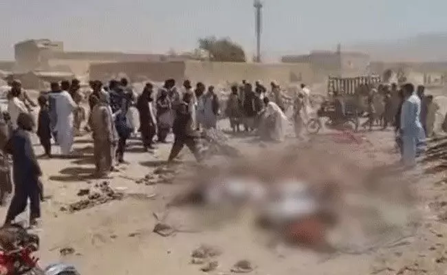 ಪಾಕಿಸ್ತಾನ: ಮಸೀದಿ ಬಳಿ ಬಾಂಬ್ ಸ್ಫೋಟ; 52 ಮಂದಿ ಮೃತ್ಯು ಪಾಕಿಸ್ತಾನ: ಮಸೀದಿ ಬಳಿ ಬಾಂಬ್ ಸ್ಫೋಟ; 52 ಮಂದಿ ಮೃತ್ಯು