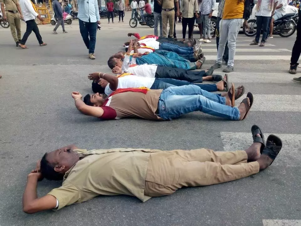 ʼಕರ್ನಾಟಕ ಬಂದ್ʼಗೆ ಮಂಡ್ಯದಲ್ಲಿ ವ್ಯಾಪಕ ಬೆಂಬಲ; ವಿವಿಧ ಸಂಘಟನೆಗಳಿಂದ ಪ್ರತಿಭಟನೆ, ತಮಿಳುನಾಡು ಸಿಎಂ ಸ್ಟಾಲಿನ್ ವಿರುದ್ಧ ಆಕ್ರೋಶ ʼಕರ್ನಾಟಕ ಬಂದ್ʼಗೆ ಮಂಡ್ಯದಲ್ಲಿ ವ್ಯಾಪಕ ಬೆಂಬಲ; ವಿವಿಧ ಸಂಘಟನೆಗಳಿಂದ ಪ್ರತಿಭಟನೆ, ತಮಿಳುನಾಡು ಸಿಎಂ ಸ್ಟಾಲಿನ್ ವಿರುದ್ಧ ಆಕ್ರೋಶ