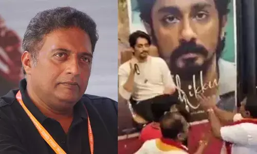 ಕನ್ನಡ ಪರ ಹೋರಾಟಗಾರರಿಂದ ಸುದ್ದಿಗೋಷ್ಠಿಗೆ ಅಡ್ಡಿ: ಸಿದ್ದಾರ್ಥ್ ಬಳಿ ಕ್ಷಮೆಯಾಚಿಸಿದ ಪ್ರಕಾಶ್‌ ರಾಜ್‌