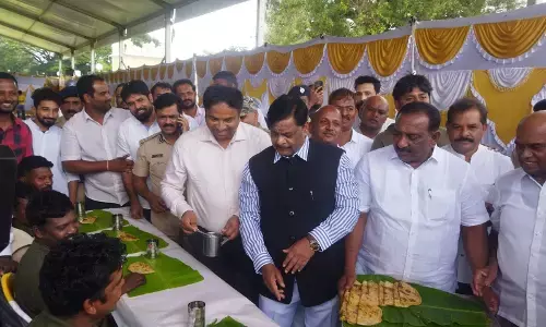 ಮೈಸೂರು ದಸರಾ: ಅರಮನೆ ಆವರಣದಲ್ಲಿ ಮಾವುತ, ಕಾವಾಡಿಗಳಿಗೆ ಉಪಹಾರ ಕೂಟ