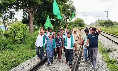 ಕರ್ನಾಟಕ ಬಂದ್ | ರೈಲು ತಡೆಗೆ ಯತ್ನಿಸಿದ ರೈತರ ಬಂಧನ