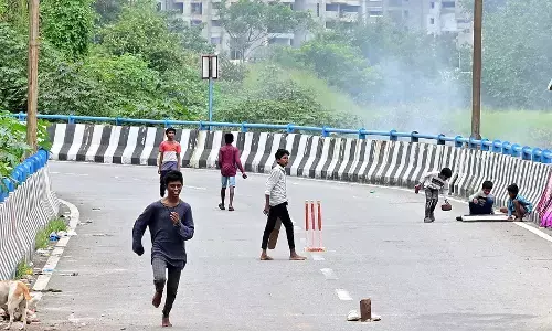 ಸಂಪೂರ್ಣ ಸ್ತಬ್ಧವಾದ ಸಿಲಿಕಾನ್ ಸಿಟಿ, ಕೆಲವೆಡೆ ತಟ್ಟದ ಬಂದ್ ಬಿಸಿ..!