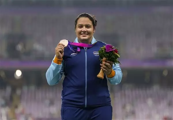 ಆಕಸ್ಮಿಕವಾಗಿ ಶಾಟ್ ಪುಟ್ ಆಟಗಾರ್ತಿಯಾದ ಸಂಚಾರಿ ಪೊಲೀಸ್ ಪುತ್ರಿ ಆಕಸ್ಮಿಕವಾಗಿ ಶಾಟ್ ಪುಟ್ ಆಟಗಾರ್ತಿಯಾದ ಸಂಚಾರಿ ಪೊಲೀಸ್ ಪುತ್ರಿ