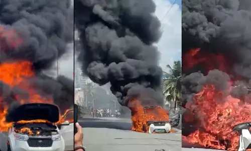 ಬೆಂಗಳೂರು | ಚಲಿಸುತ್ತಿದ್ದ ಎಲೆಕ್ಟ್ರಿಕ್ ಕಾರು ಬೆಂಕಿಗಾಹುತಿ: ವೀಡಿಯೊ ವೈರಲ್