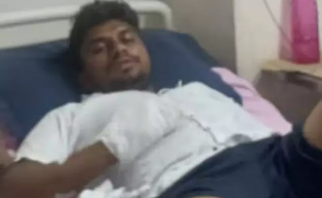 ಗುಜರಾತ್: ಕಳ್ಳತನ ಮಾಡಿದ ಶಂಕೆಯಲ್ಲಿ ದಲಿತ ಇಂಜಿನಿಯರ್ನನ್ನು ಥಳಿಸಿದ ಸಹೋದ್ಯೋಗಿಗಳು ಗುಜರಾತ್: ಕಳ್ಳತನ ಮಾಡಿದ ಶಂಕೆಯಲ್ಲಿ ದಲಿತ ಇಂಜಿನಿಯರ್ನನ್ನು ಥಳಿಸಿದ ಸಹೋದ್ಯೋಗಿಗಳು