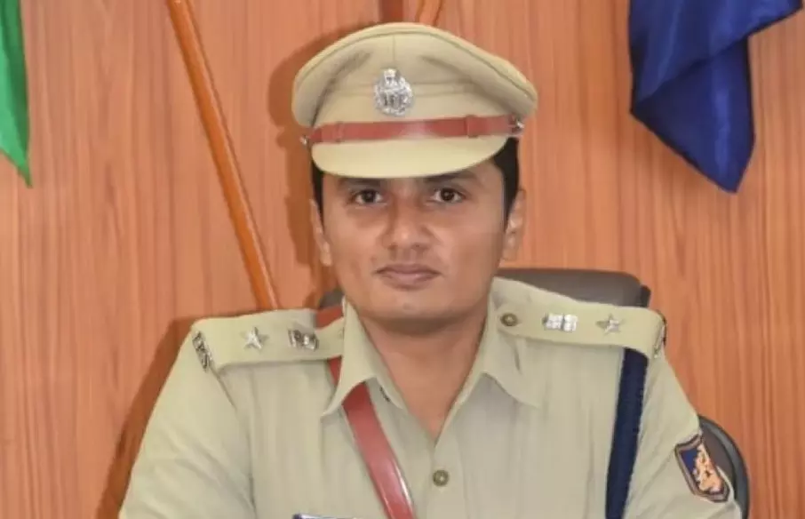 ಕಲ್ಲು ತೂರಾಟ ಪ್ರಕರಣ | ಪರಿಸ್ಥಿತಿ ನಿಯಂತ್ರಣಕ್ಕೆ ಬಂದಿದೆ; ವದಂತಿಗೆ ಕಿವಿಗೊಡಬೇಡಿ: ಶಿವಮೊಗ್ಗ ಎಸ್ಪಿ ಮನವಿ ಕಲ್ಲು ತೂರಾಟ ಪ್ರಕರಣ | ಪರಿಸ್ಥಿತಿ ನಿಯಂತ್ರಣಕ್ಕೆ ಬಂದಿದೆ; ವದಂತಿಗೆ ಕಿವಿಗೊಡಬೇಡಿ: ಶಿವಮೊಗ್ಗ ಎಸ್ಪಿ ಮನವಿ