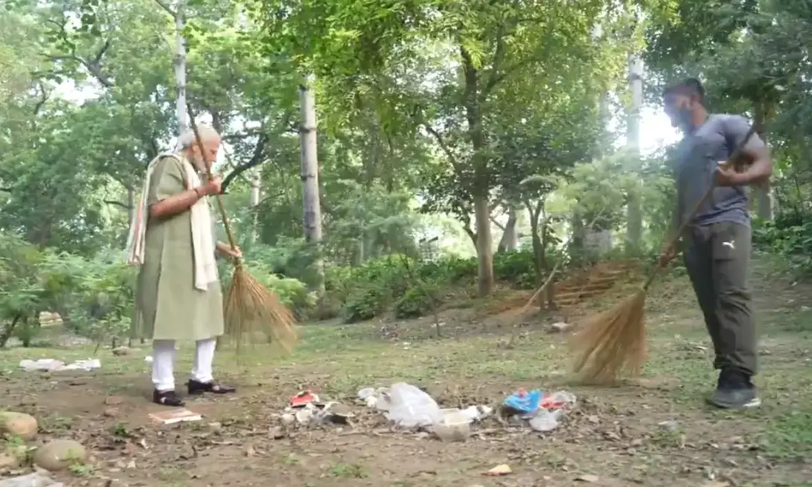 ಸ್ವಚ್ಛತಾ ಹಿ ಸೇವಾ ಅಭಿಯಾನ: ಕುಸ್ತಿಪಟು ಅಂಕಿತ ಬೈಯನಪುರಿಯಾ ಜೊತೆ ಕೈಜೋಡಿಸಿದ ಪ್ರಧಾನಿ ಮೋದಿ