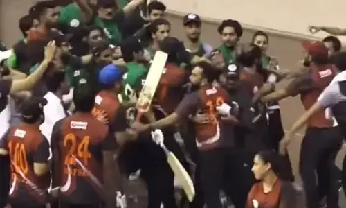 ಬಾಂಗ್ಲಾ ಸೆಲೆಬ್ರಿಟಿ ಕ್ರಿಕೆಟ್‌ ಲೀಗ್‌: ಹೊಡೆದಾಟಕ್ಕೆ ಇಳಿದ ಆಟಗಾರರು