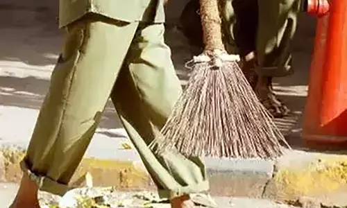 ಪೌರ ಕಾರ್ಮಿಕರ ಬದುಕಿನಲ್ಲಿ ಬೆಳಕು ಮೂಡೀತೇ?